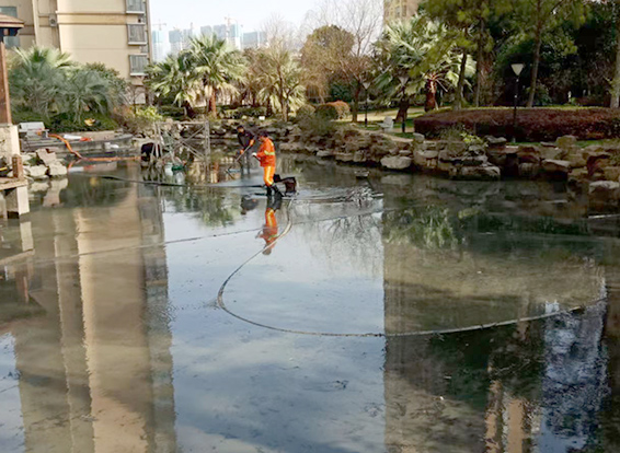 西华景观池淤泥清理